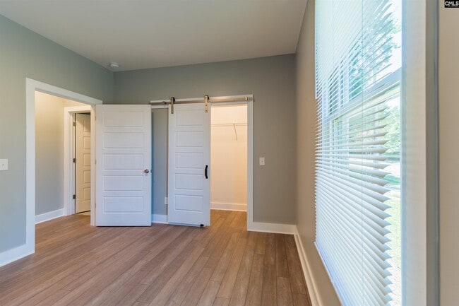 Building Photo - 122 Tryon St