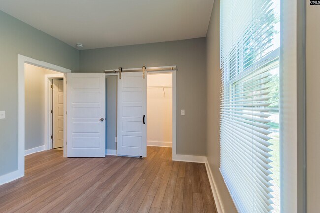 Building Photo - 306 Picadilly St