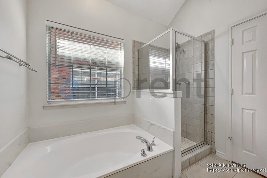 Building Photo - 2111 Daniel Way