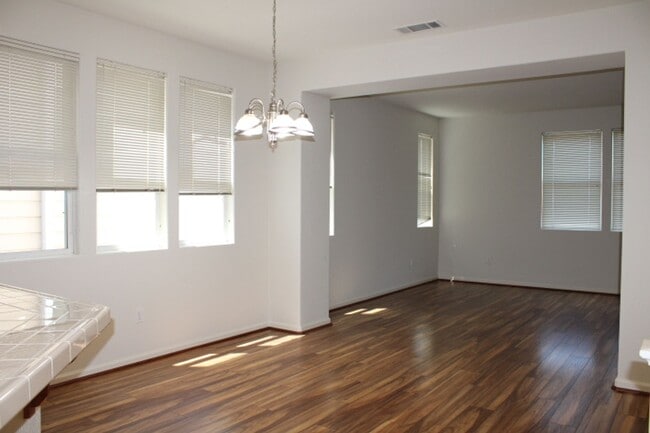 Building Photo - 2027 Tsushima St