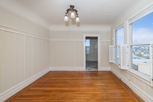 Building Photo - TOP FLOOR 1BR. Remodeled! W/D IN-UNIT! Dishwasher!