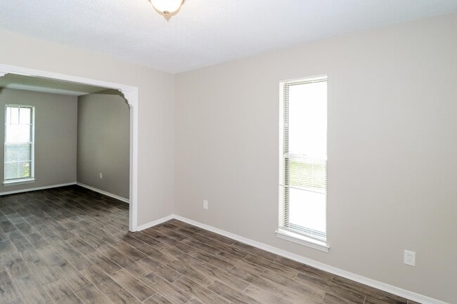 Building Photo - 4395 Kerwin Dr