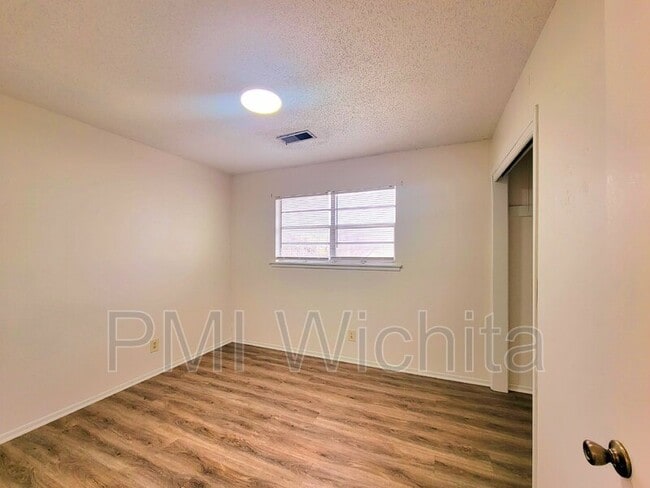 Building Photo - 1508 W Esthner Ave