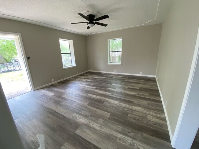 Building Photo - Cozy Sandsprings Home