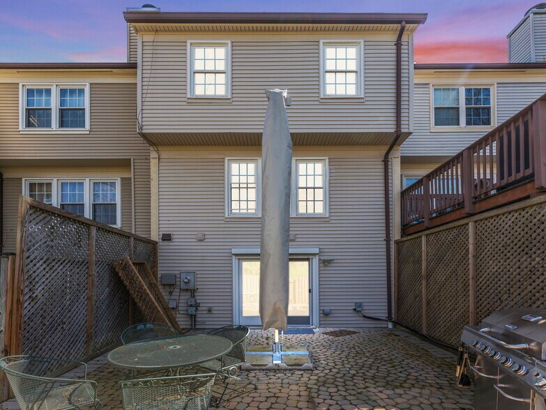 Building Photo - 8638 Dellway Ln