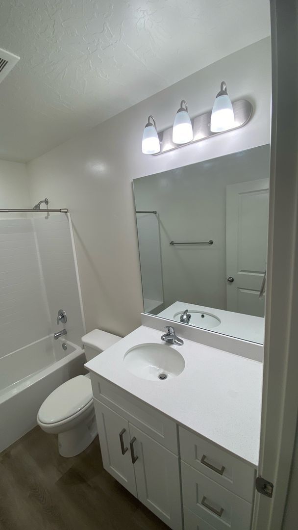 Building Photo - 3 Bed - 2.5 Bath, Large Townhome - 2 Car G...