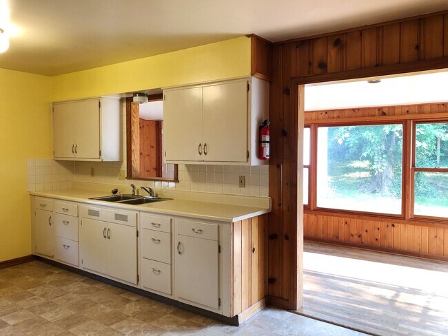 Building Photo - 417 E Hillside Dr