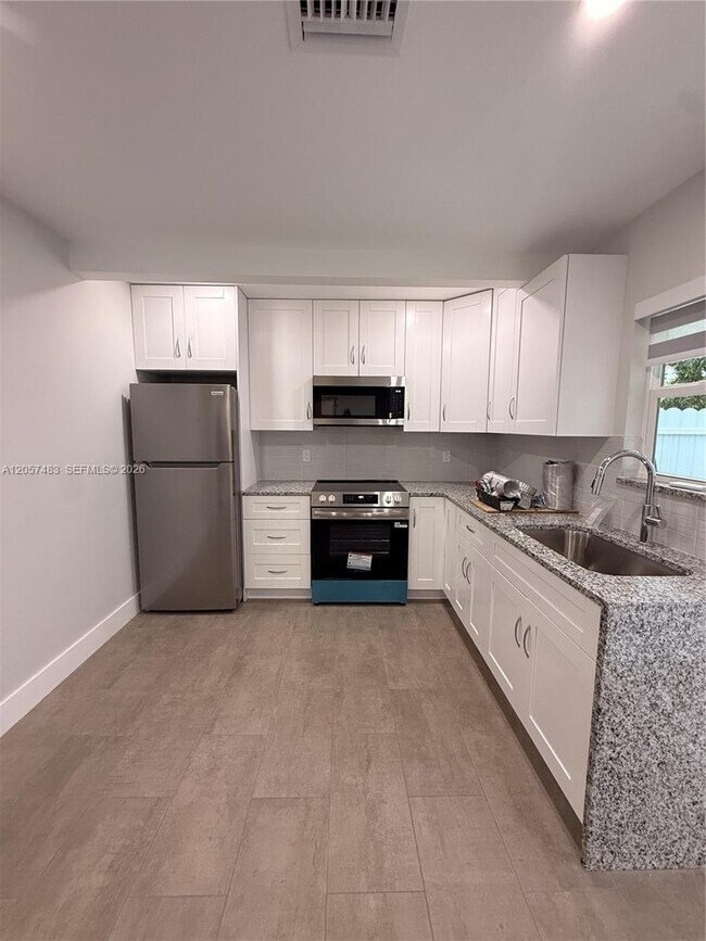 Building Photo - 10555 SW 32nd St