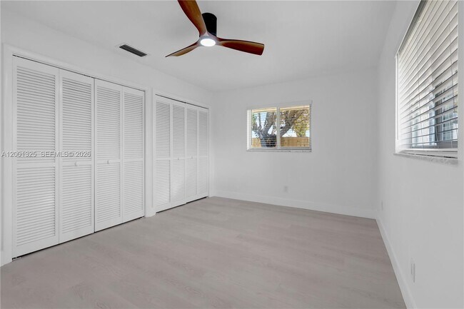 Building Photo - 9125 SE Karin St