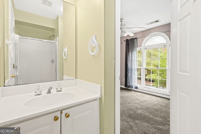 Building Photo - 4000 Hogans Mill Ln