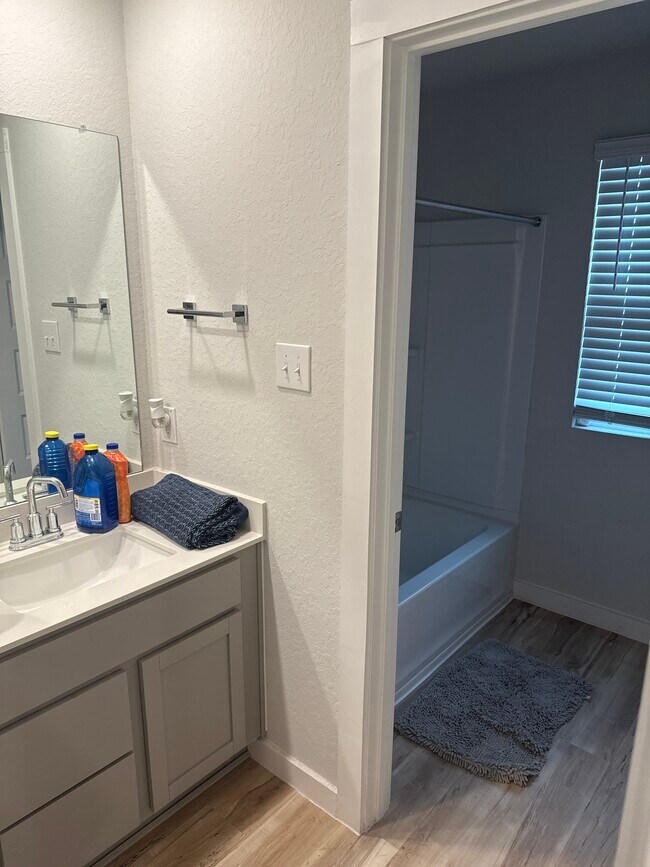 Building Photo - 14539 Emerio Dr