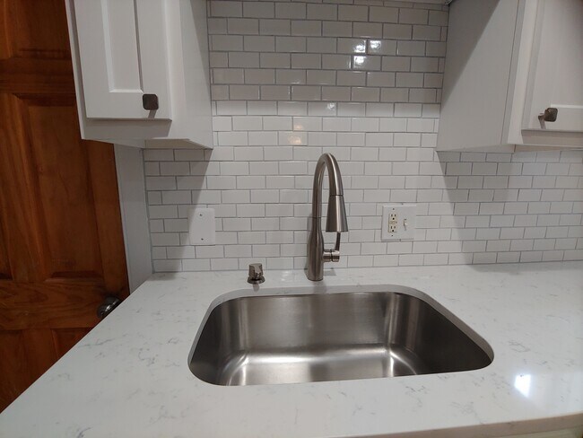 Building Photo - 33 S Calhoun St