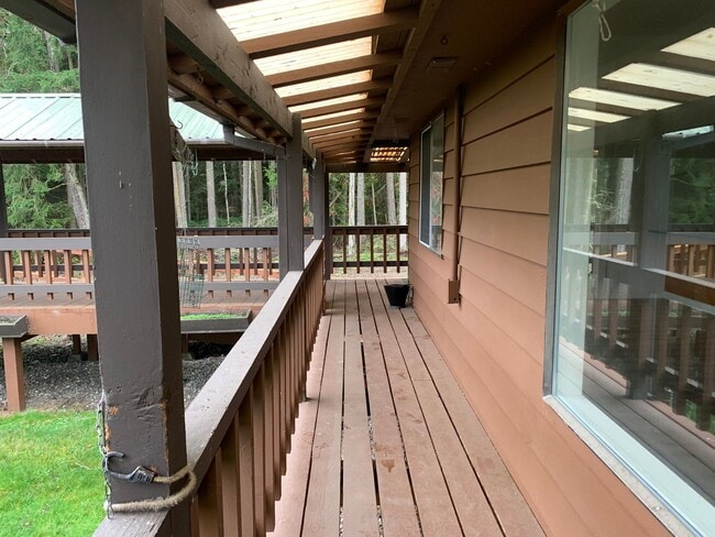 Building Photo - **Daisey King **