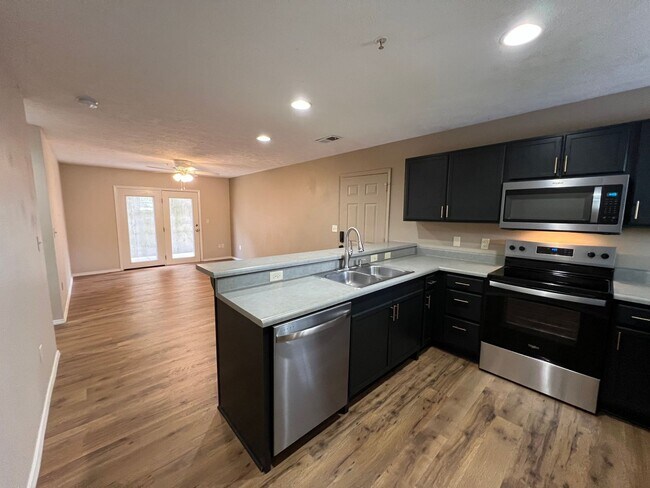 Building Photo - 105 Garden Cir