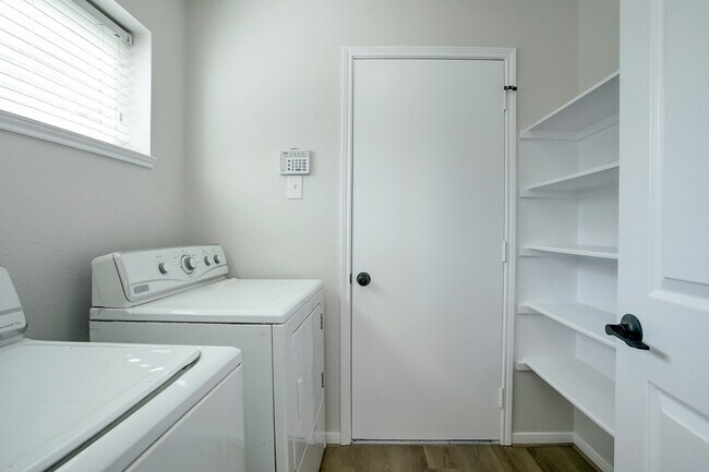 Building Photo - 3203 Wheatmeadow Ct