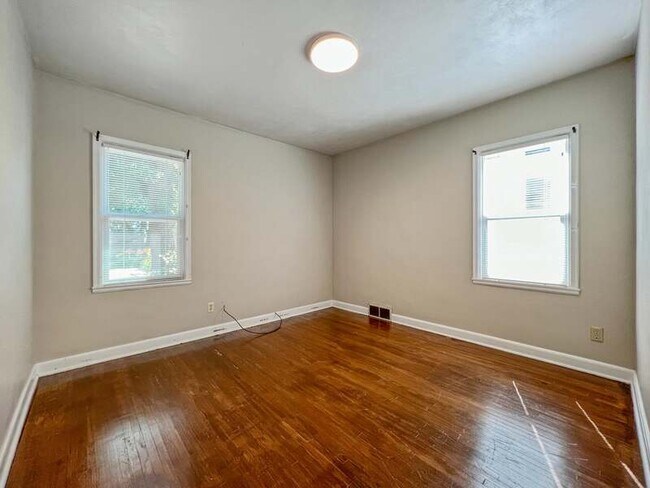 Building Photo - 2326 Storm St