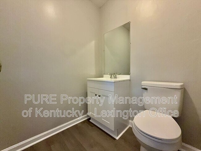 Building Photo - 2408 Shandon Dr