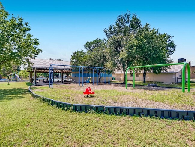 Building Photo - 644 Cypress Ln