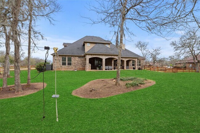 Building Photo - 32711 Wales Cir
