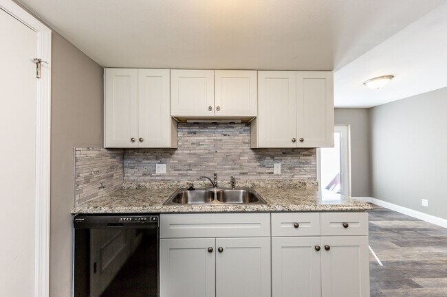 Building Photo - Southview Plaza Townhomes