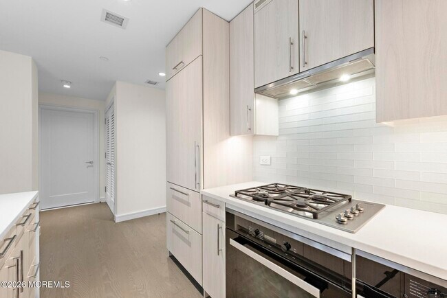 Building Photo - 15 Morris Ave