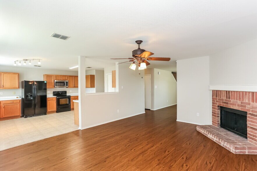 Building Photo - 1421 Krista Dr