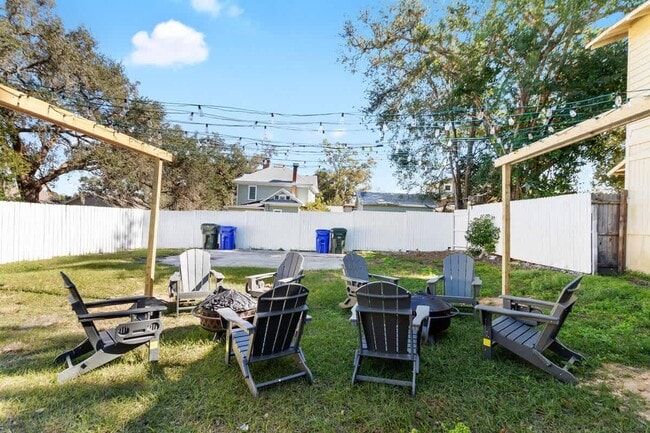 Building Photo - 713 1/2 Johnson Ave