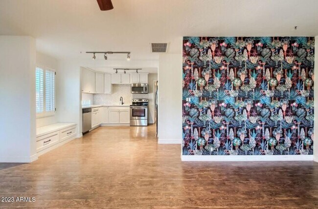 Building Photo - 1430 E Meadowbrook Ave