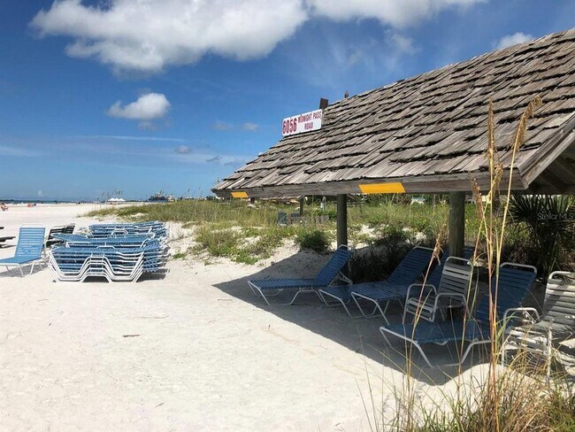 Building Photo - 1125 W Peppertree Dr