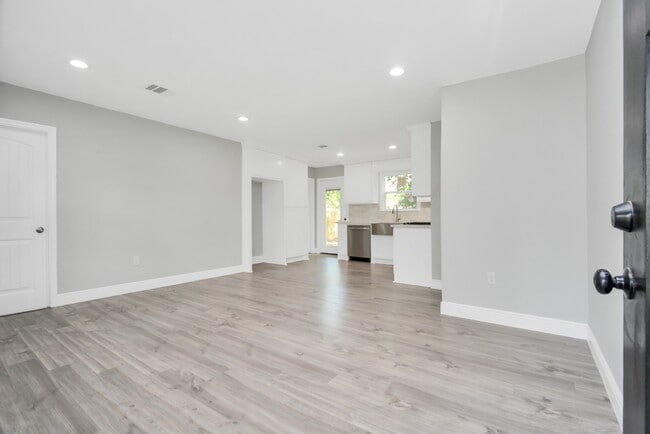 Building Photo - 2707 Mc Nay Dr