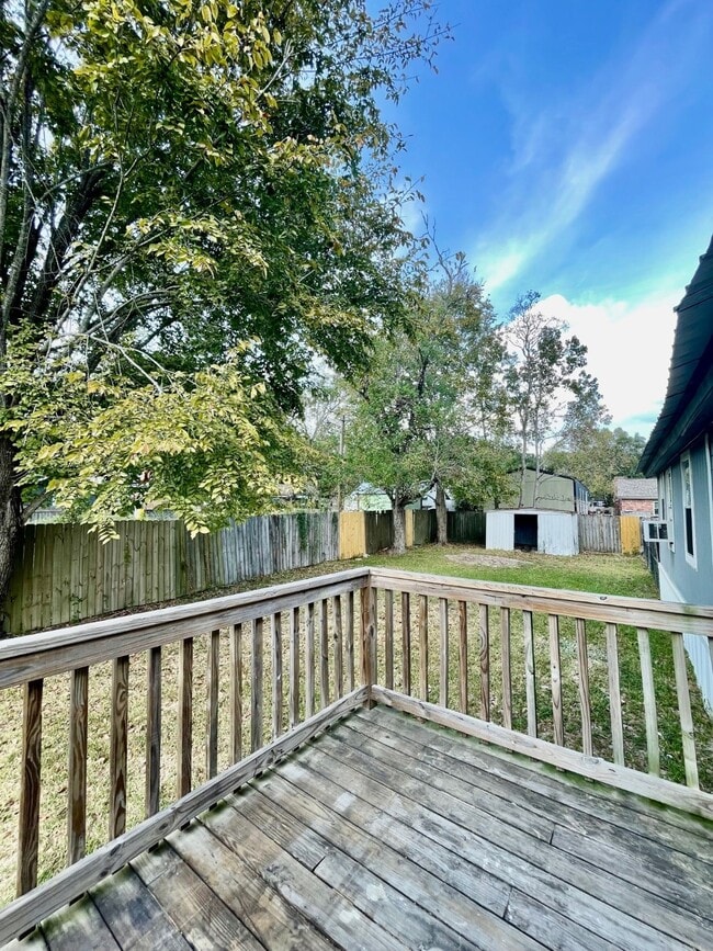 Building Photo - 23349 Hedge Ln