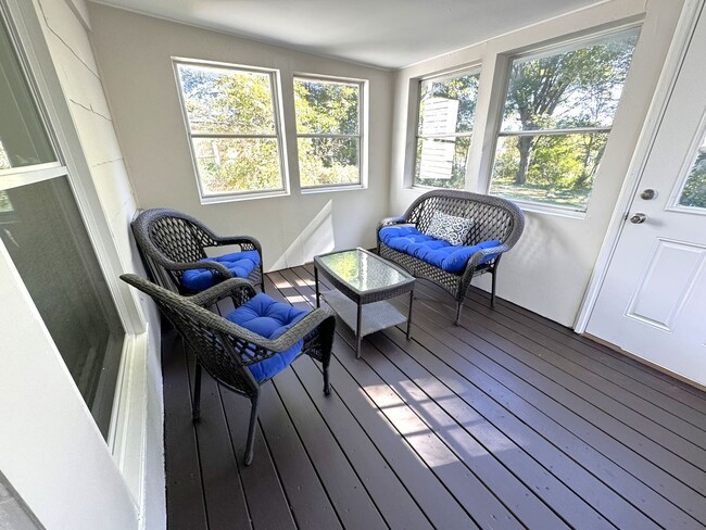 Building Photo - 3 Bed 1 Bath Modern Home