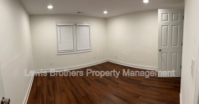 Building Photo - 49 Loudon St