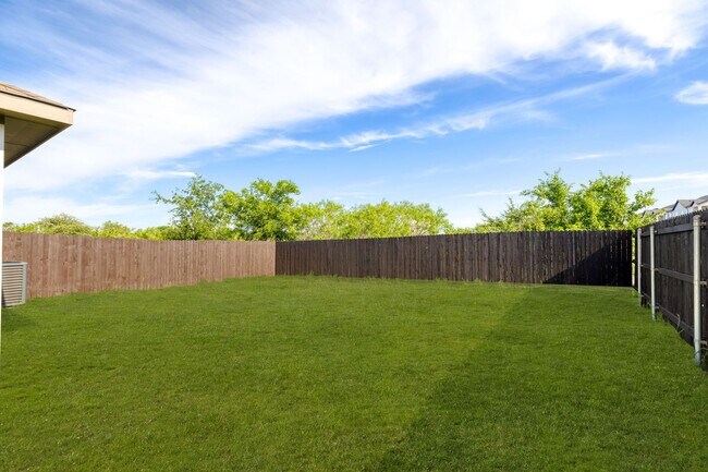 Building Photo - Luxury 4x3 Duplex in Buda, TX!