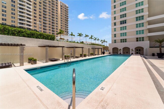 Building Photo - 800 Claughton Island Dr
