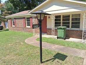 Building Photo - 3215 Fairfax Rd