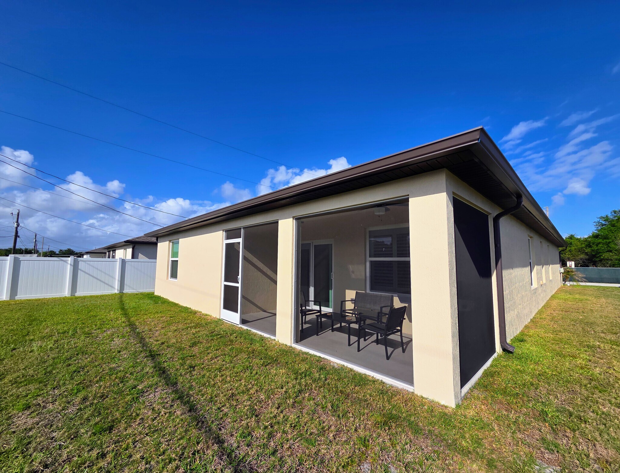 Building Photo - 4656 SW Lassiter Ter