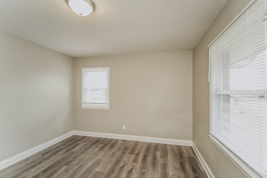 Building Photo - 1100 Bilmark Ave