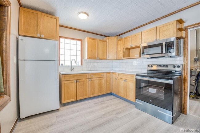 Building Photo - 321 Longspur Ln