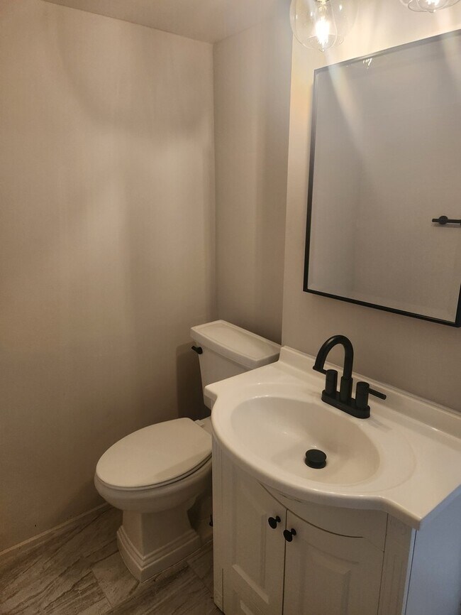 Building Photo - Newly updated 3/1.5 San Marco