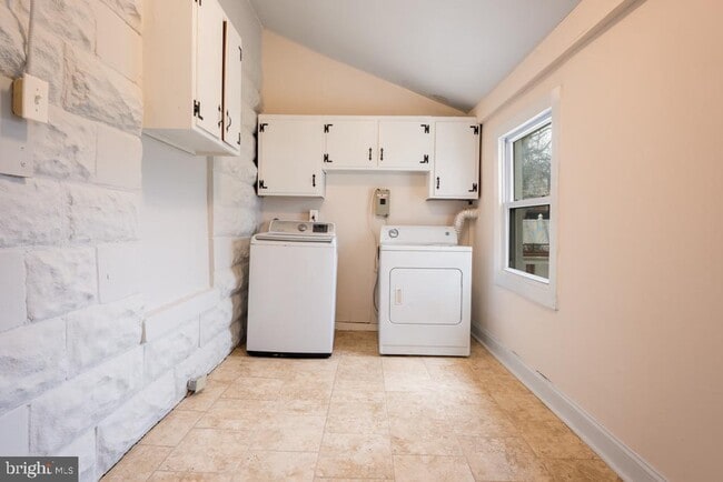 Building Photo - 2013 Edgmont Ave