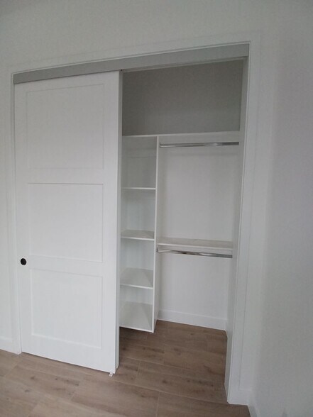 Building Photo - 319 E Ramona St