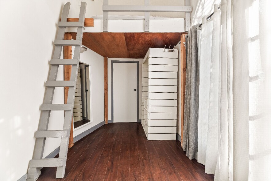 Building Photo - 2814 Ellendale Pl