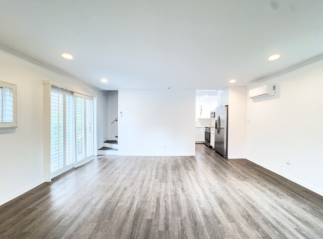 Building Photo - 1814 Newfield Ave