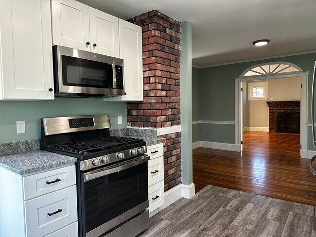 Building Photo - 96 Adams St