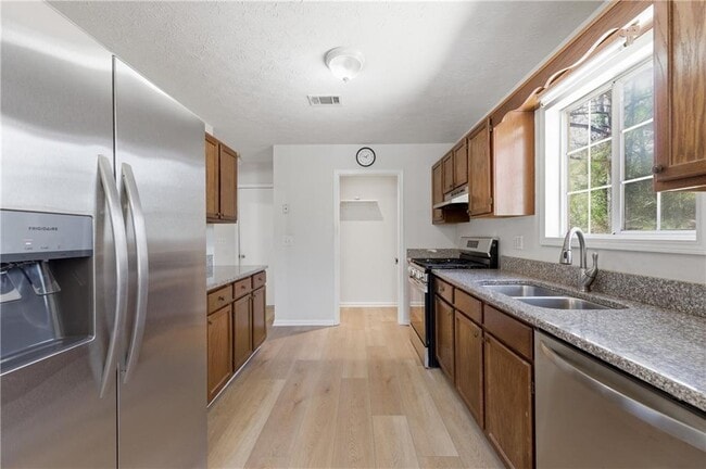 Building Photo - 201 Colony Springs Dr