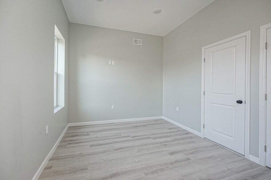 Building Photo - 1315 S 30th St