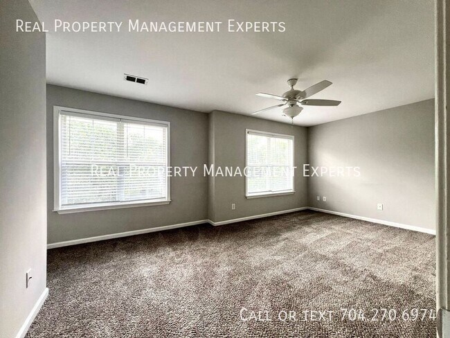Building Photo - 6522 Point Comfort Ln