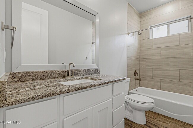 Building Photo - 253 Emerald Sun Dr