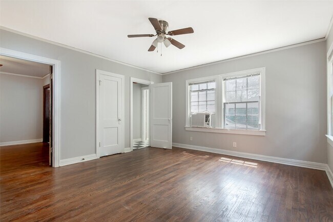 Building Photo - 5918 La Vista Dr